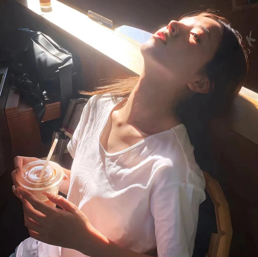 你像上帝一样吻我 海报